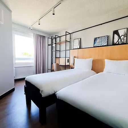 Ibis Tour Eiffel Cambronne 15eme Hotel 3*