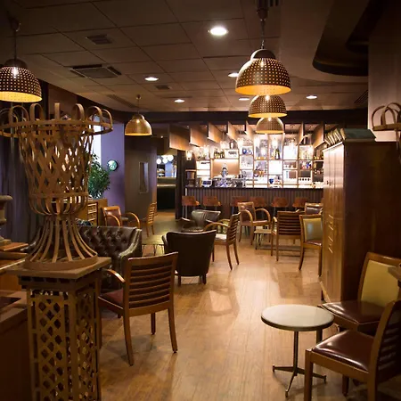 أيبس تورا إيفل كامبرون اي ام اي 15 فندق 3*